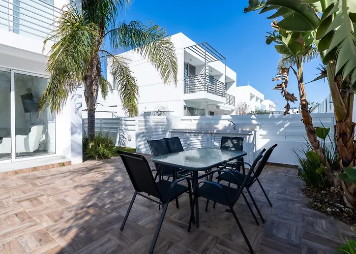 White Pearl Protaras 7 Paralímni