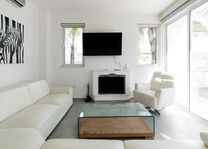 White Pearl Protaras 7 Paralimni