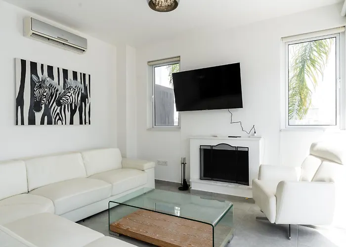 White Pearl Protaras 7 Villa *